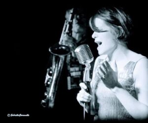 canto-spettacolo-musica-emozione-serata-jazz-musicista