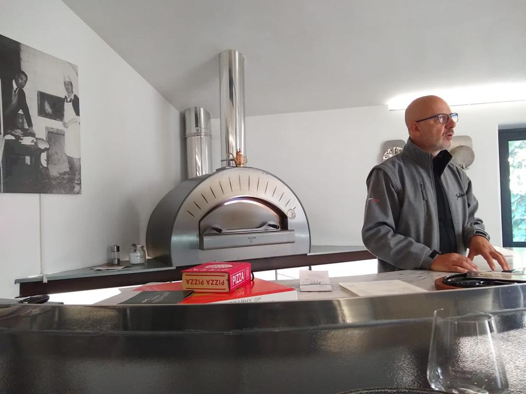 pizza-pepe-grani-franco-caiazzo-caserta-reggiadicaserta-pizzeria-cavaliere-onorificienza-lavoro-authentica-margeritasbagliata-crisommola-alletterata-scarpetta-artigiano-gambero-rosso-filiale