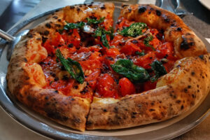 pizza-pepe-grani-franco-caiazzo-caserta-reggiadicaserta-pizzeria-cavaliere-onorificienza-lavoro-authentica-margeritasbagliata-crisommola-alletterata-scarpetta-artigiano-gambero-rosso-filiale