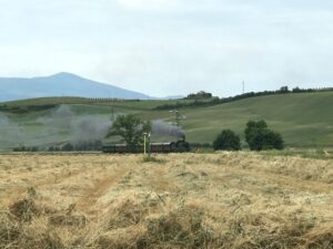 montalcino-valdorcia-trenonatura-toscana-repubblica-duegiugno-ferrovia-paesaggi